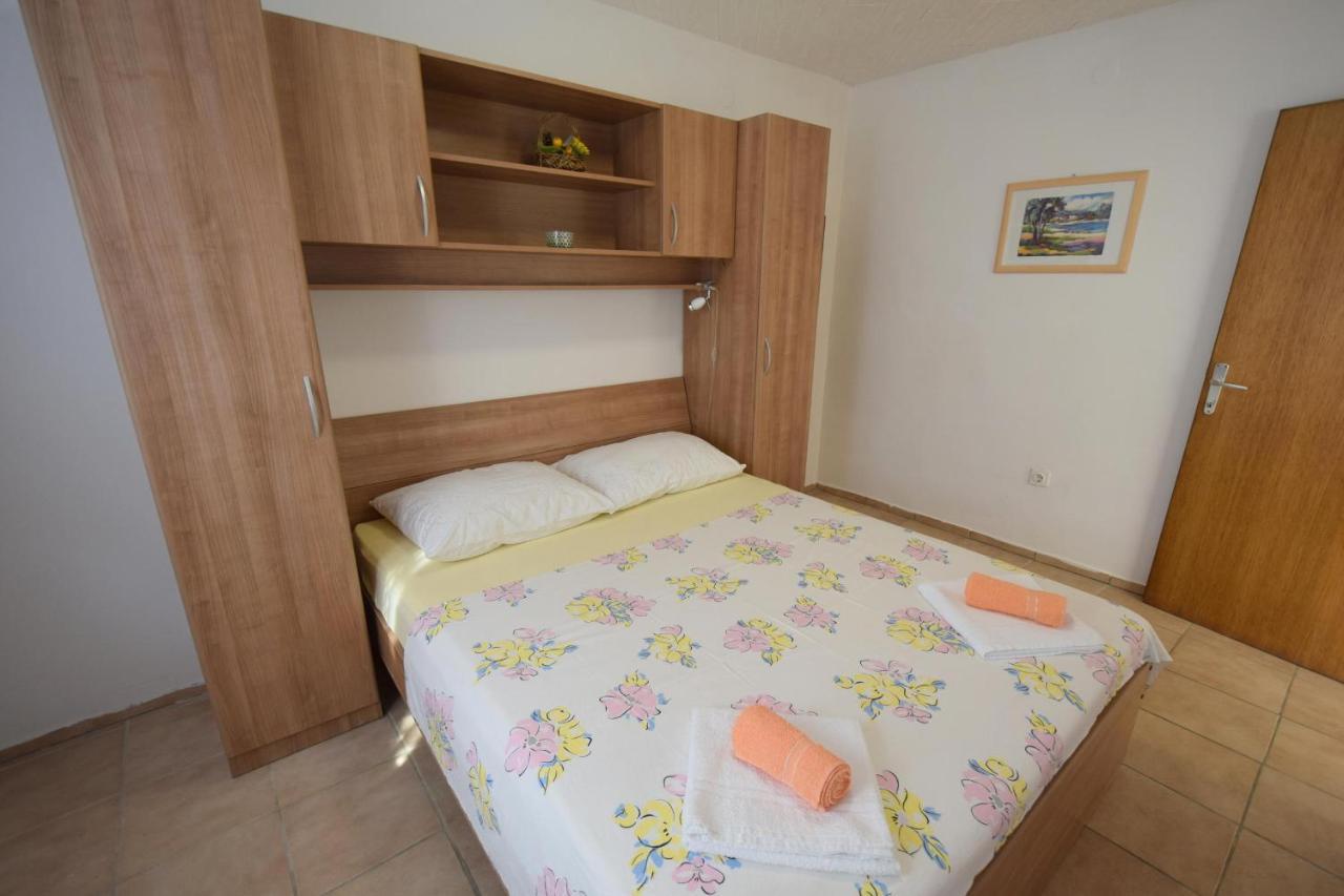 Apartments Buturajac Krk Town Exterior photo